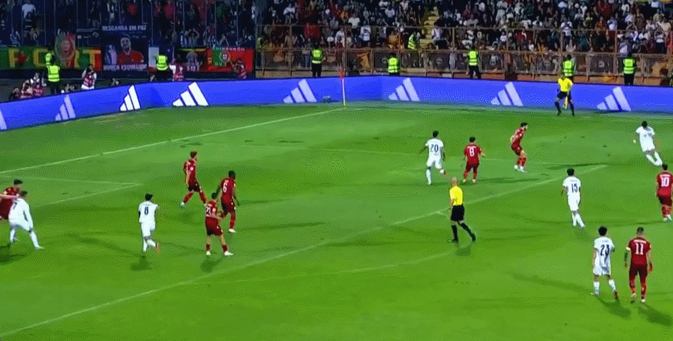 C罗打入世预赛第37球，重新超过梅西独居历史第二